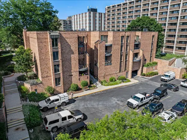 1906 E Shorewood Blvd, Shorewood, WI 53211
