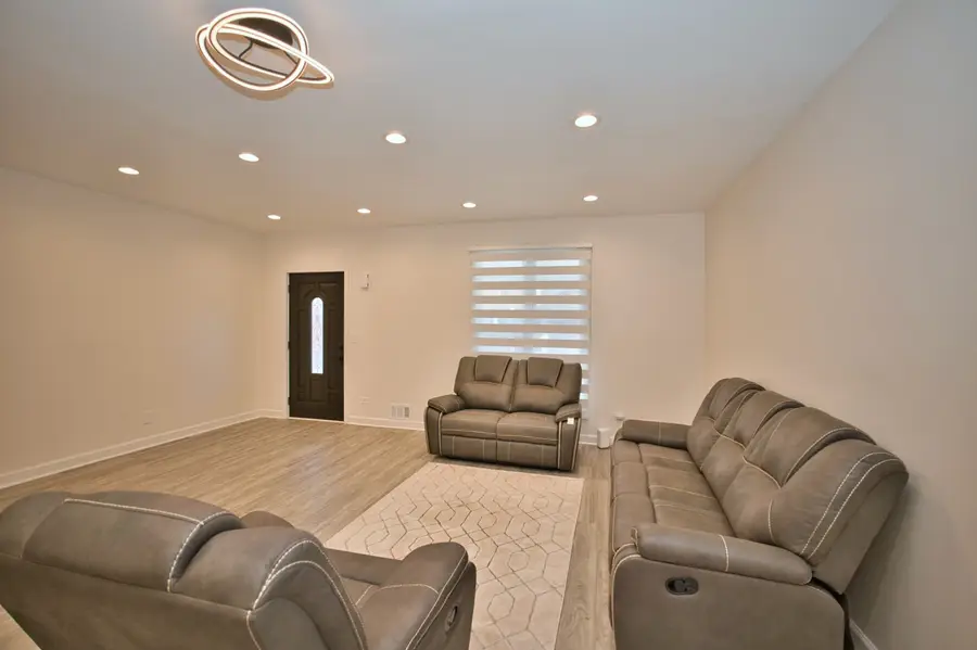 4616 N Kostner Avenue, Chicago, IL 60630 - #2