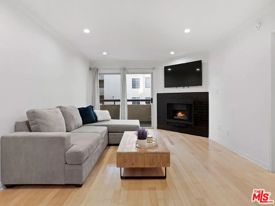 21520 Burbank Boulevard #112, Woodland Hills, CA 91367 - #1