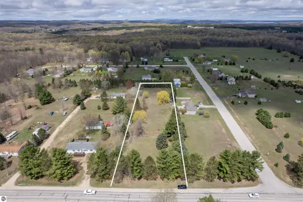 10864 Cedar Run, TraverseCity, MI 49684