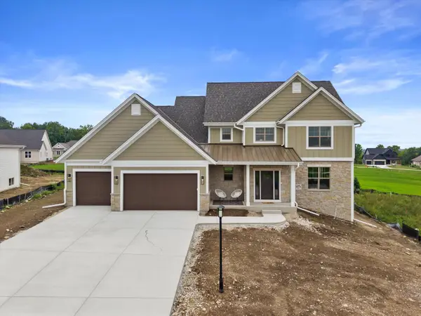 N66W21349 Sweet Clover Dr, Menomonee Falls, WI 53051