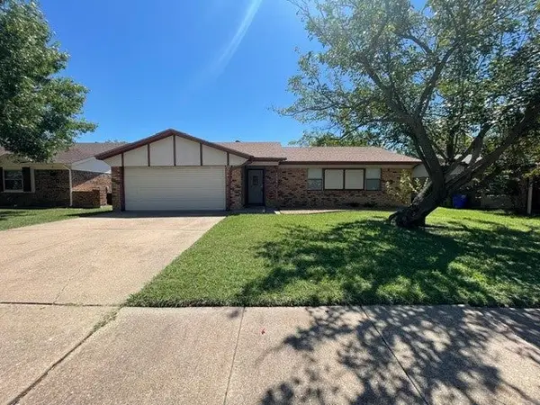 7536 Meadowlark Lane N, Watauga, TX 76148
