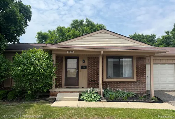 2924 Roundtree Drive, Troy, MI 48083