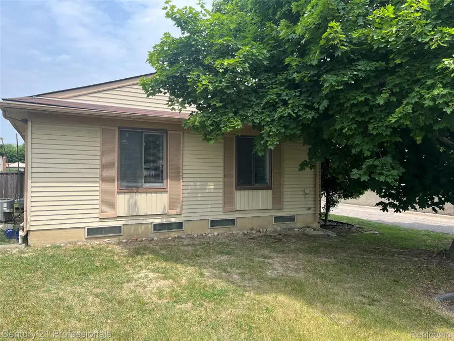 2924 Roundtree Drive, Troy, MI 48083 - Image #3