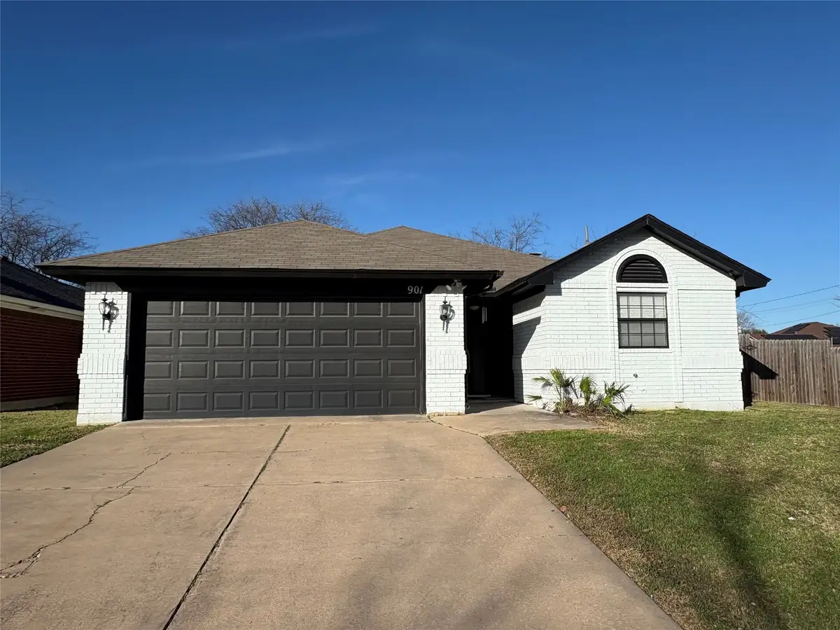 901 Fiero Drive, Arlington, TX 76001 - #1