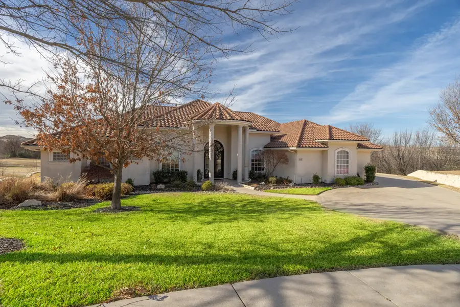 8000 Echo Hills Court S, Benbrook, TX 76126 - Image #3