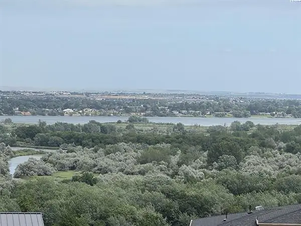 1061 Allenwhite Dr, Richland, WA 99352