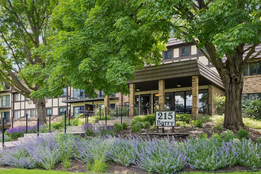215 Barry Avenue S #217, Wayzata, MN 55391 - #2