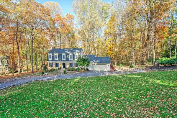 11008 Devenish Dr, OAKTON, VA 22124