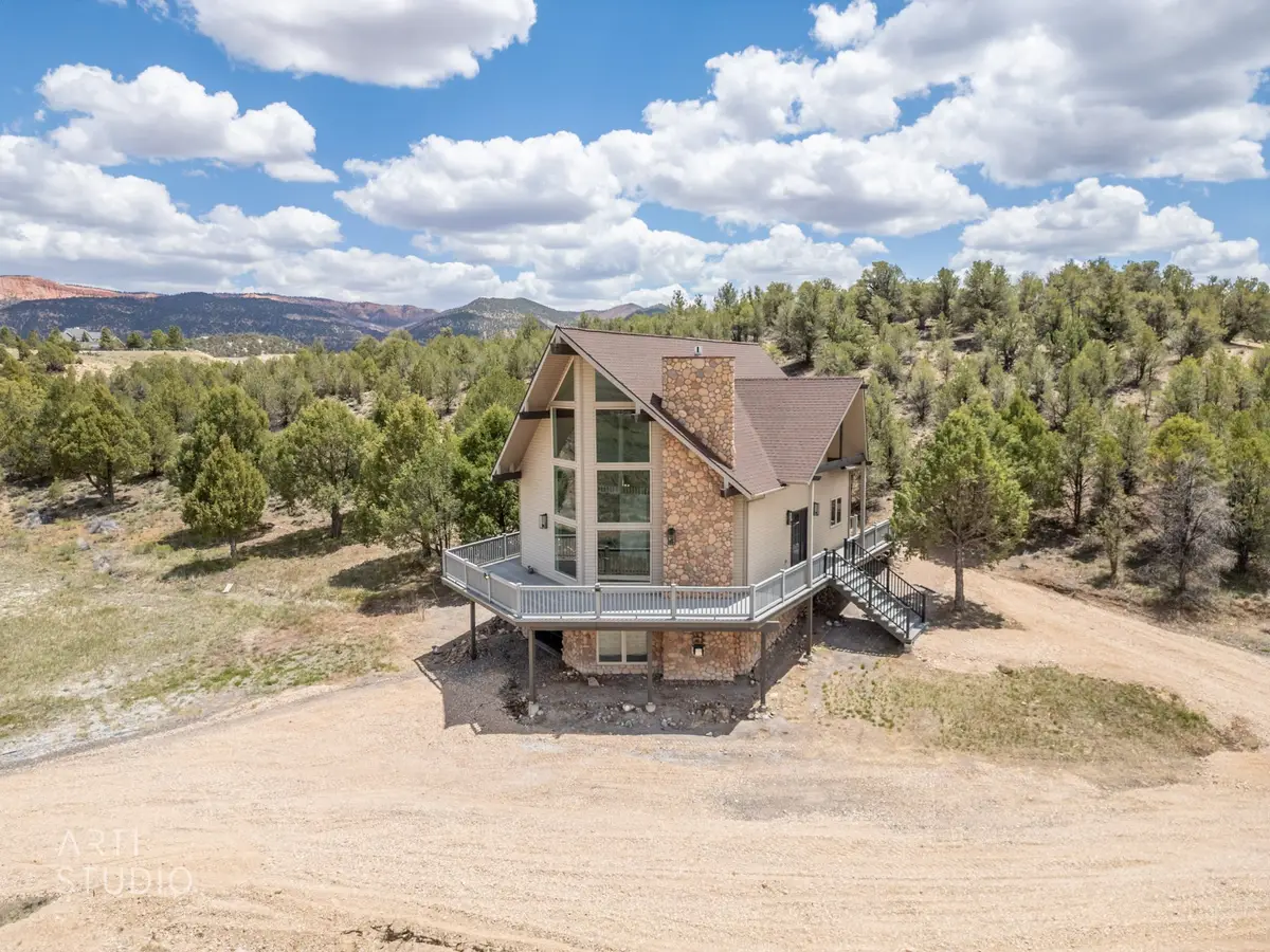 1790 E Paunsaugunt Cliffs Dr, Hatch, UT 84735 - #1