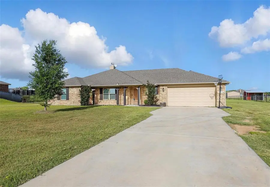 240 Springwood Ranch Loop, Springtown, TX 76082 - Image #3