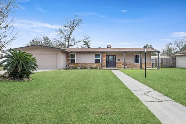 29 Knotty Pine Lane, Orange, TX 77630