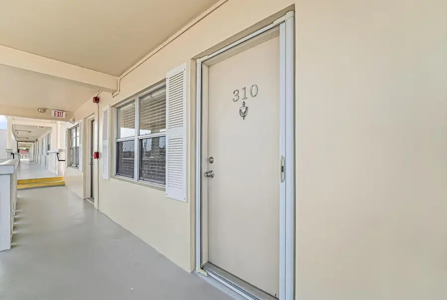 1050 Newcastle C, Boca Raton, FL 33434 - #3