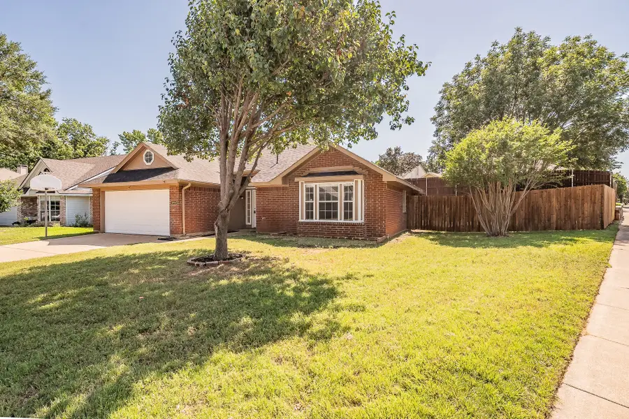 2711 Canterbury Street, Euless, TX 76039 - #3