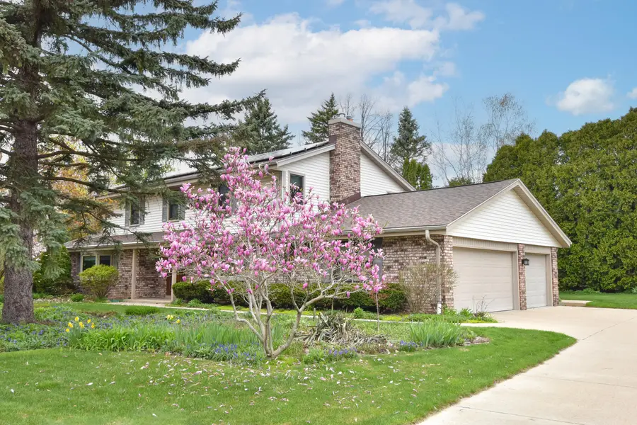 2520 W Margaretta Ct, Glendale, WI 53209 - #2