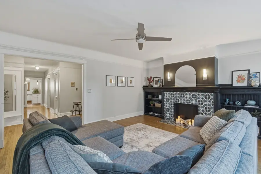 1714 E Kane Pl, Milwaukee, WI 53202 - #2