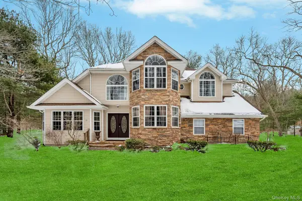 18 Darcy Avenue, Manorville, NY 11949