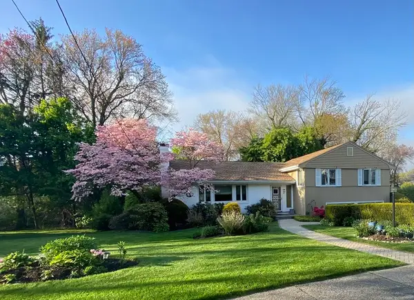 83 Bound Brook Rd, Newton, MA 02461