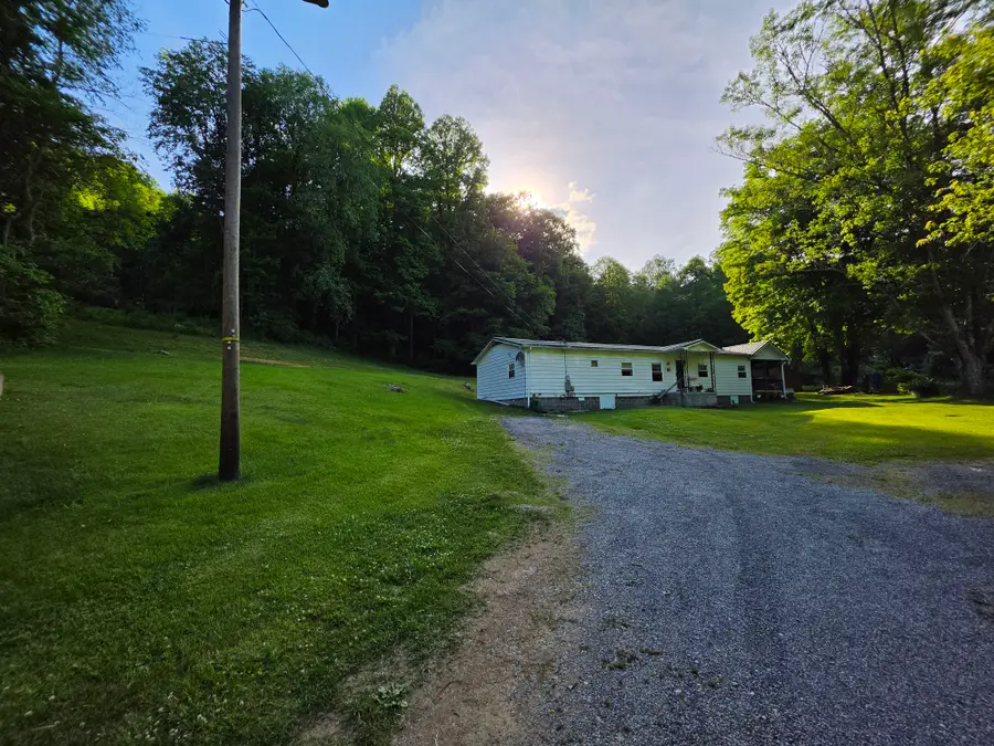 509 Rogers Cemetery Rd, Pennington Gap, VA 24277 - #3