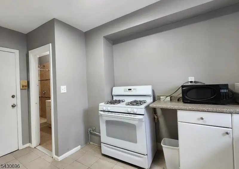 423 2nd St, Jersey City, NJ 07302 - #2