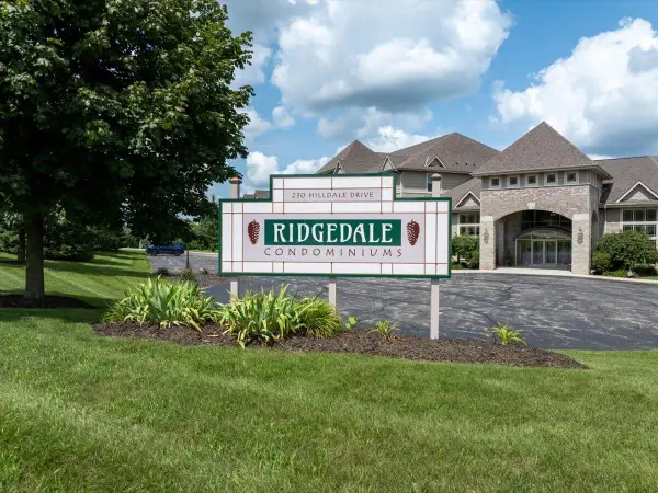 230 Hilldale Dr, Hartford, WI 53027