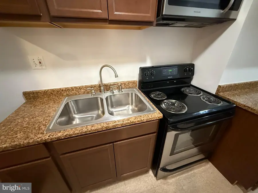 7402 Nigh Rd, Falls Church, VA 22043 - #2