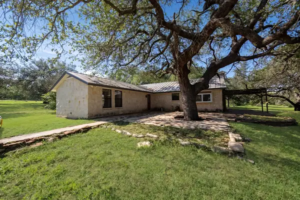 175 Quail Creek Dr., Lytle, TX 78052