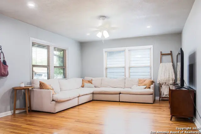 607 Leland St, Kerrville, TX 78028 - #3