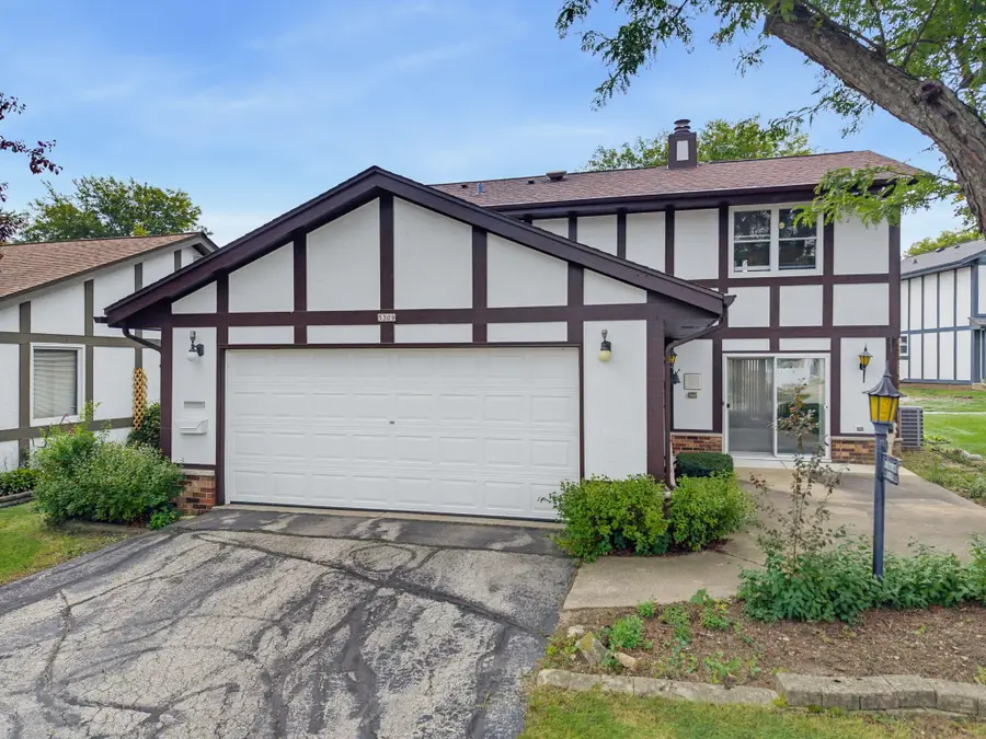 5309 Somerset Ln S, Greenfield, WI 53221 - #3
