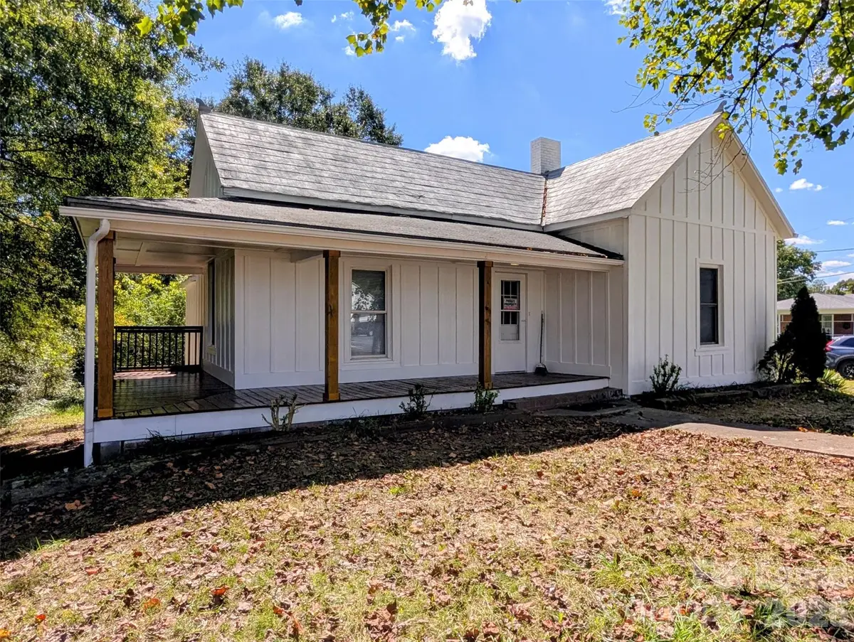 635 S Grove Street, Lincolnton, NC 28092 - #1