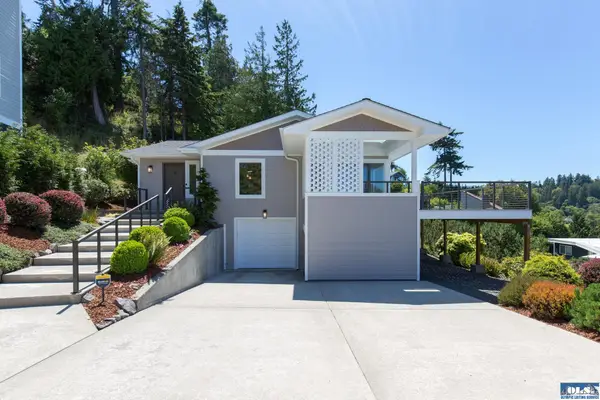 172 Sea View Drive, Port Angeles, WA 98362