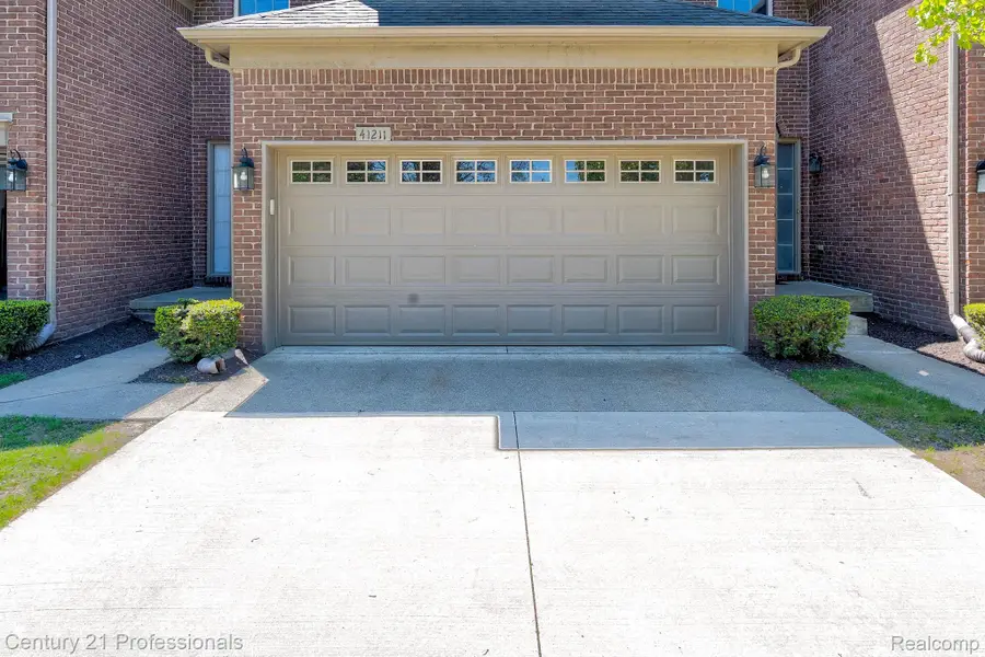 41211 N Maplewood Drive, Canton, MI 48187 - #2