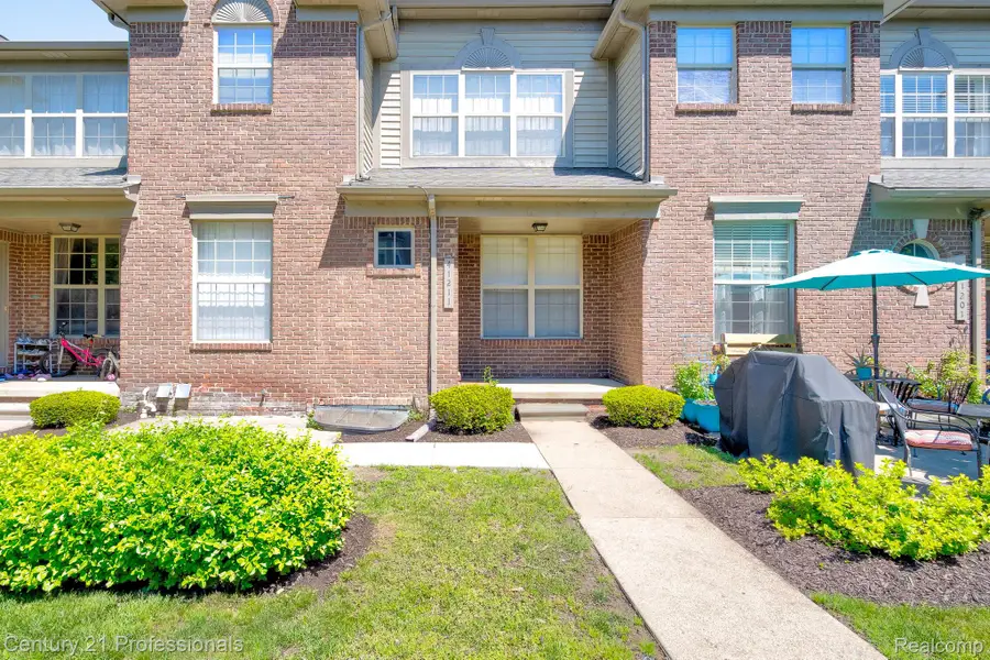 41211 N Maplewood Drive, Canton, MI 48187 - #3