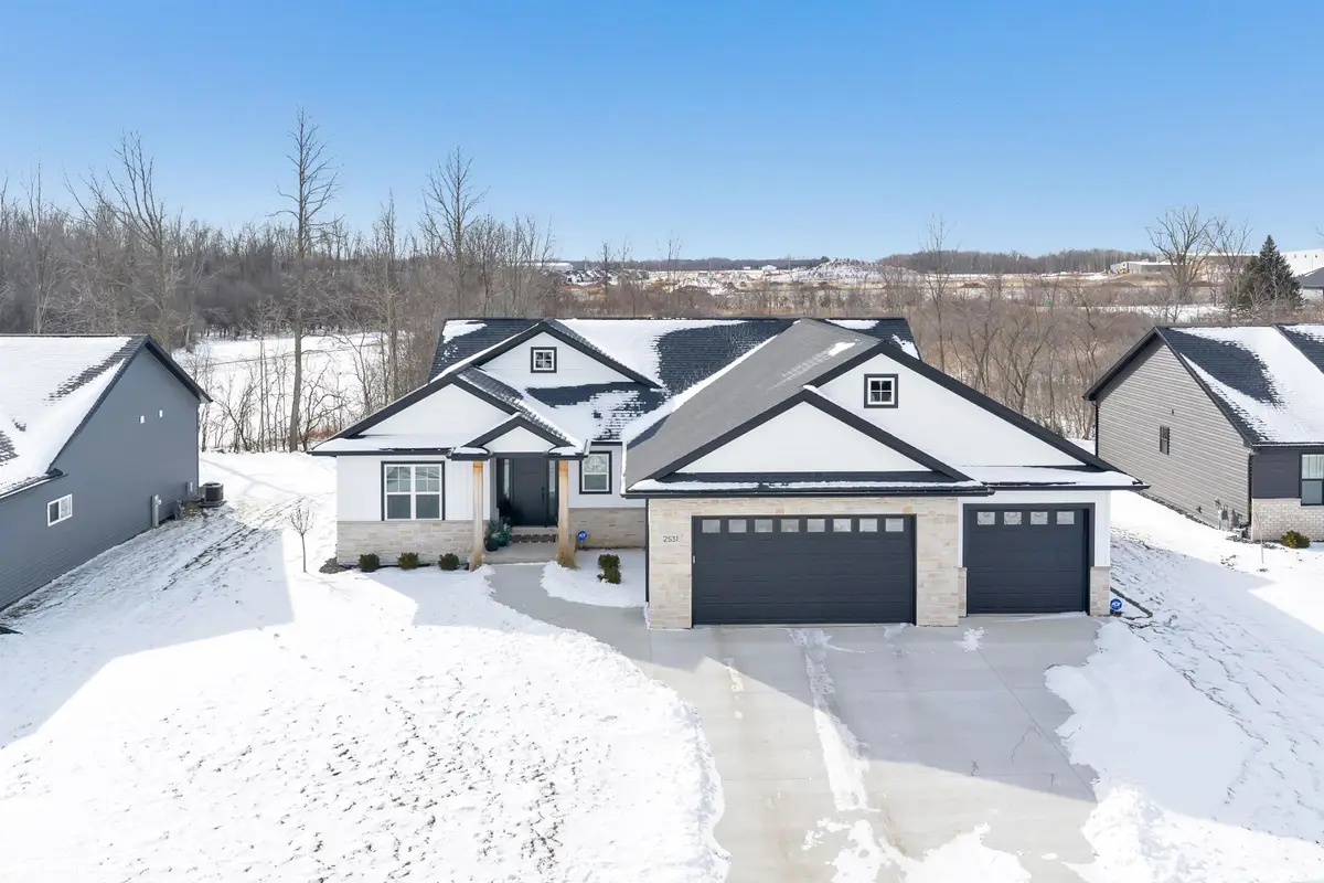 2531 S Stellita Circle, De Pere, WI 54115-2349 - Image #1