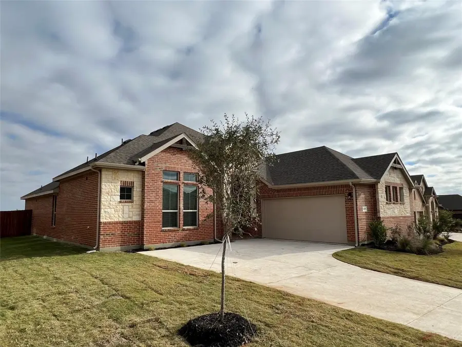 3611 Walnut Ridge Drive, Grand Prairie, TX 75050 - #2