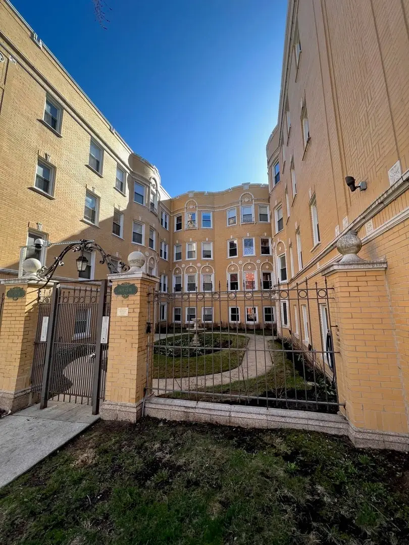 7411 N Hoyne Avenue #2, Chicago, IL 60645 - #1