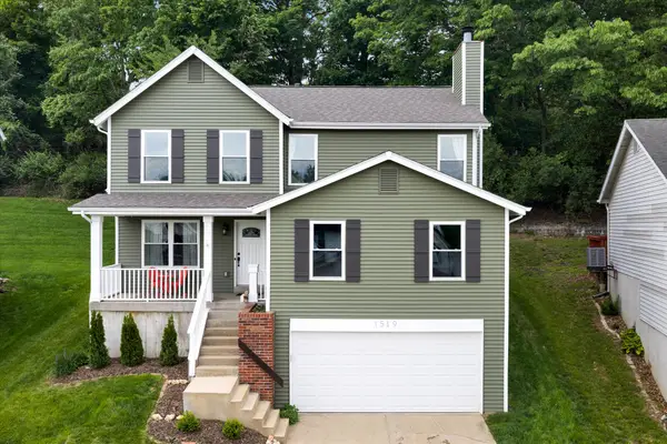 1519 Glenn Brooke Woods Circle, Ballwin, MO 63021