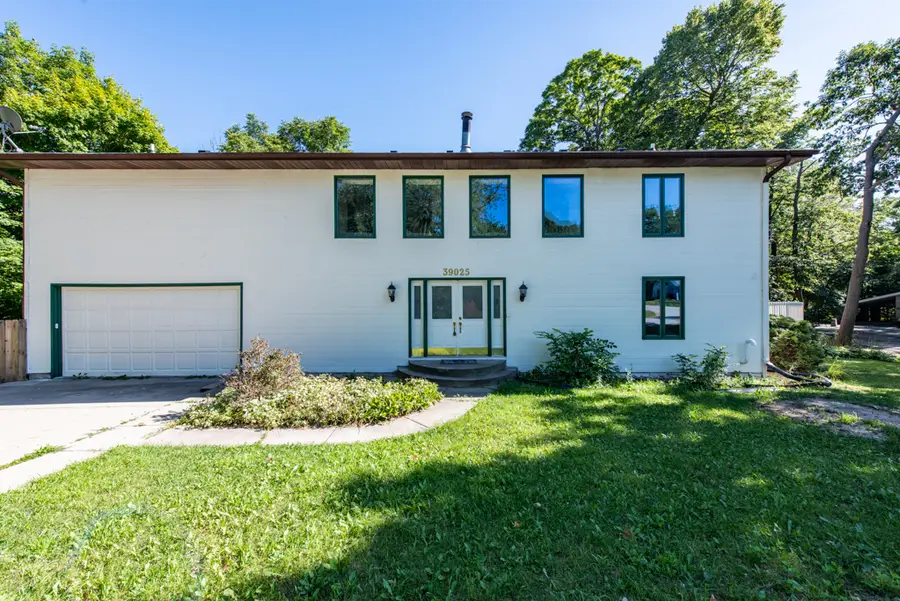 39025 N Holdridge Avenue, Beach Park, IL 60087 - #2