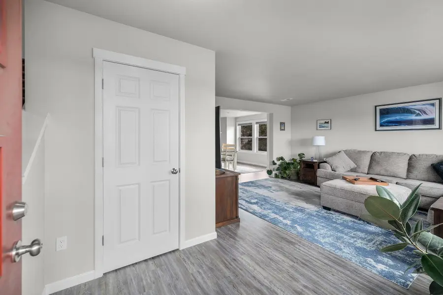 433 SE Larkspur Dr, Madras, OR 97741 - Image #2