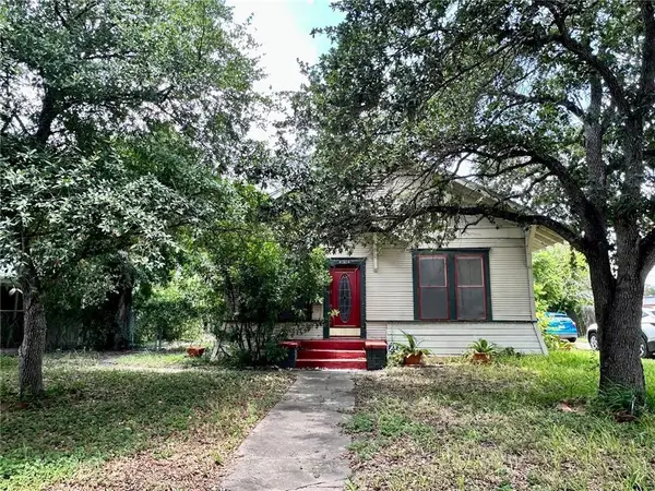 518 E Kenedy Avenue, Kingsville, TX 78363