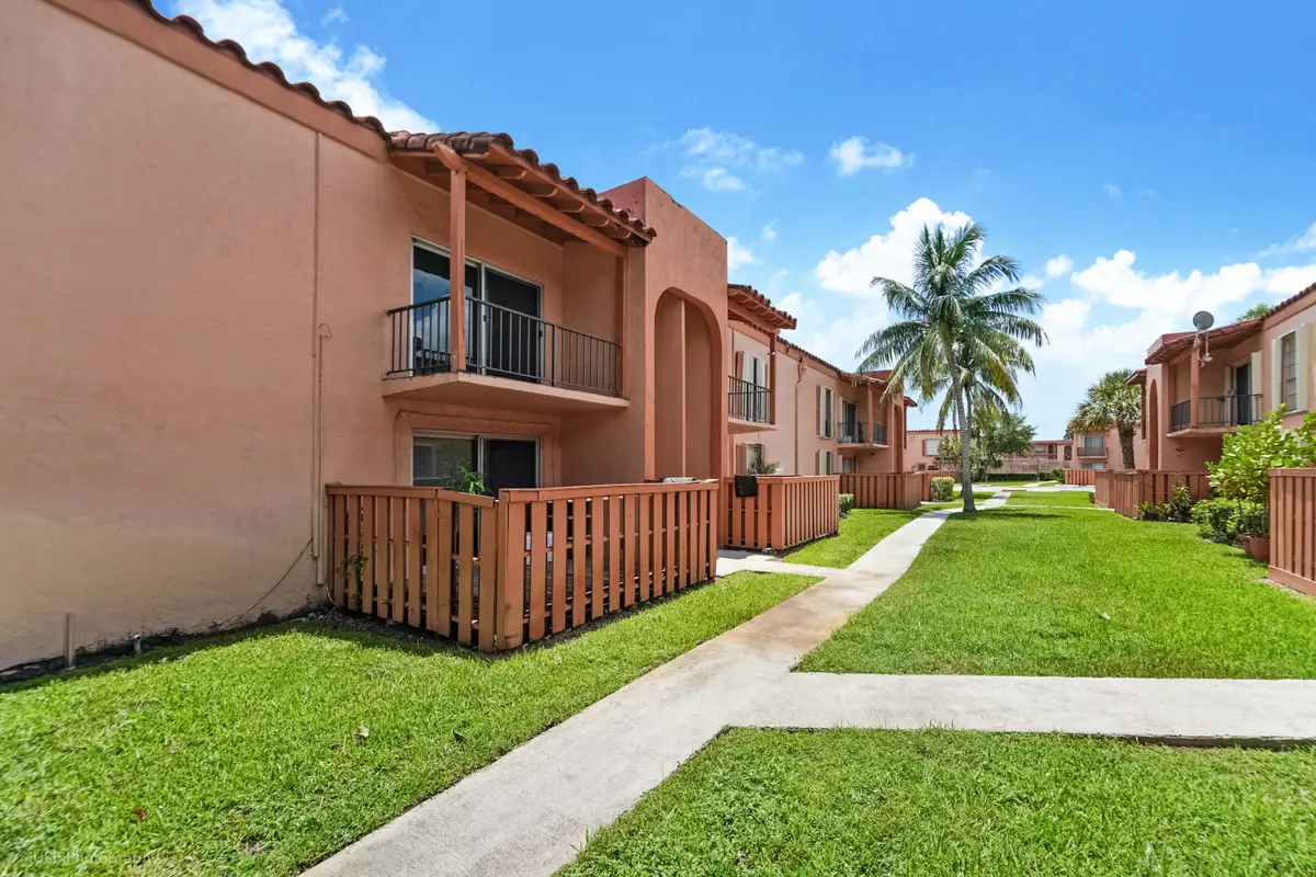 7160 Fairway Dr #J16, Miami Lakes, FL 33014 - #1