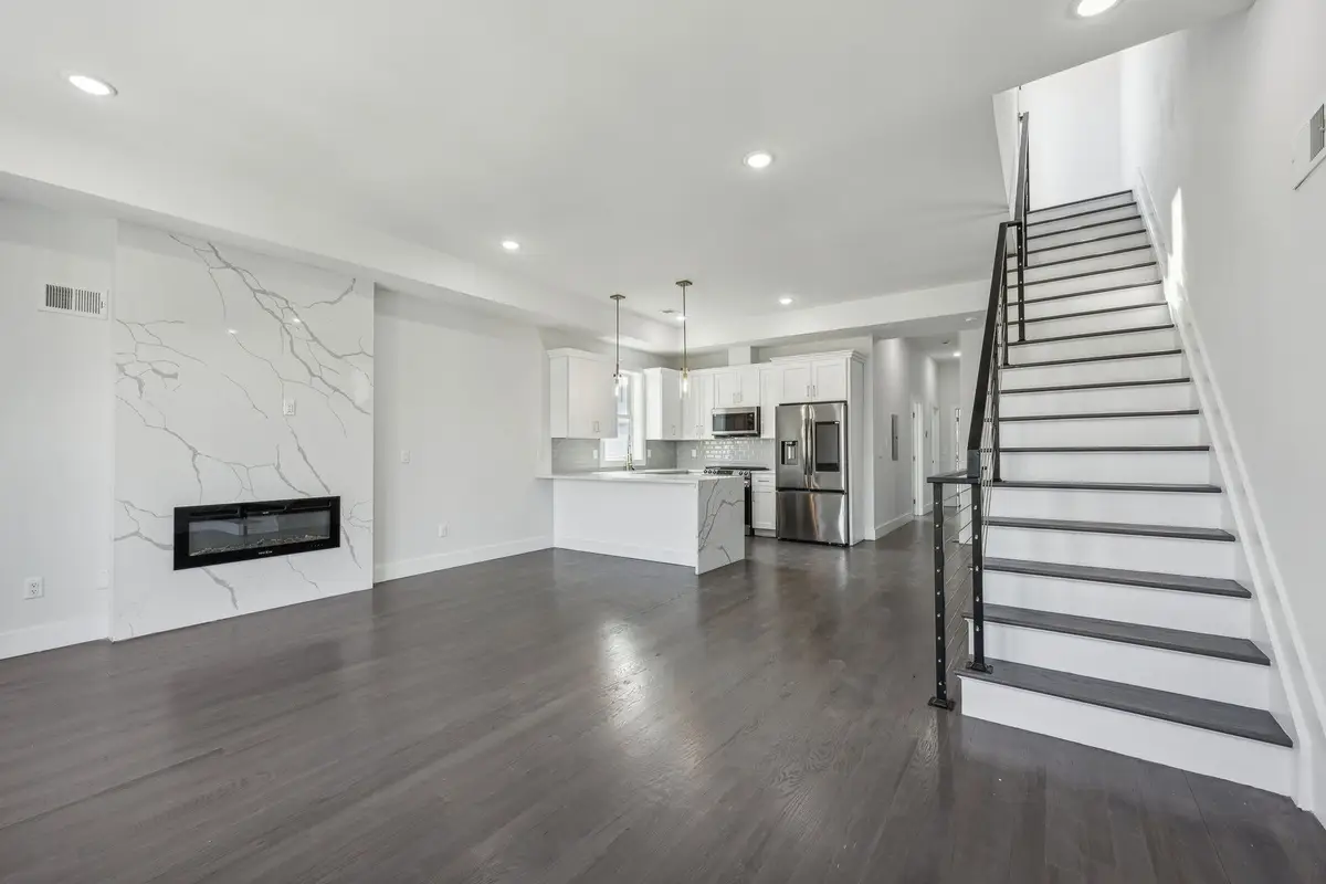 98 VAN HORNE ST #B, Jersey City, NJ 07304 - Image #1