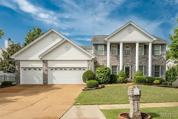 909 Oxford Trail Drive, St Peters, MO 63376
