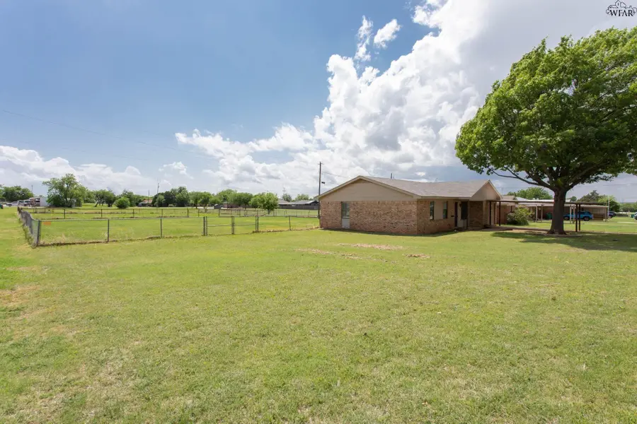 406 W MESQUITE STREET, Archer City, TX 76351 - #3