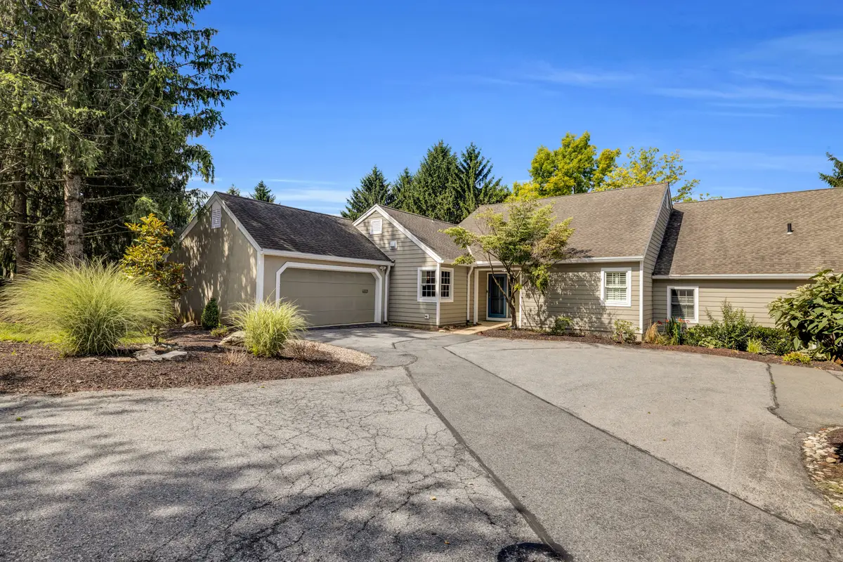 2014 Meadow Gln, Wyomissing, PA 19610 - #1