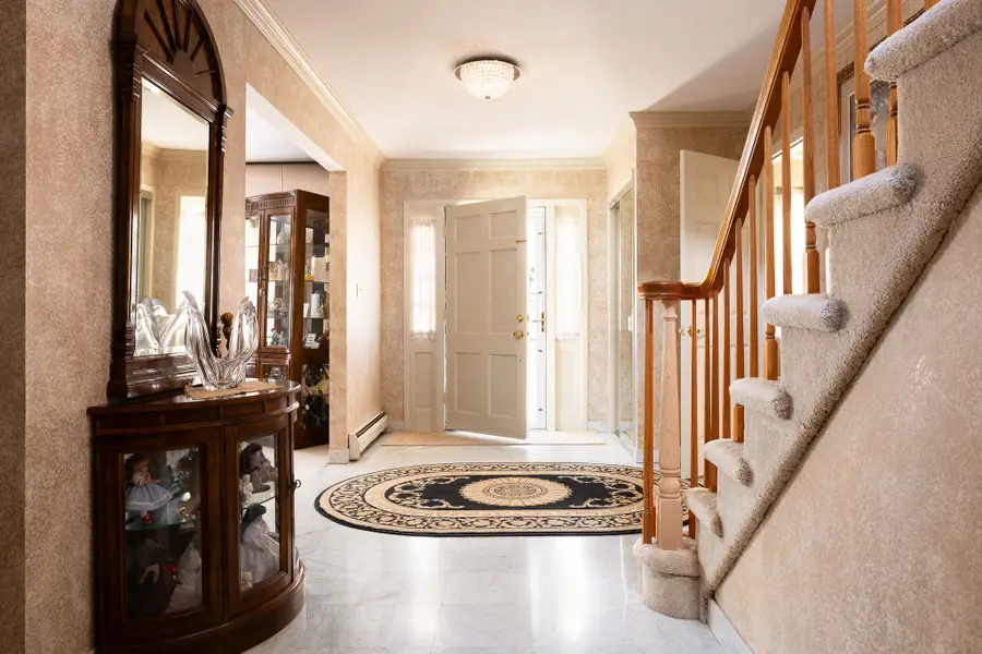 53 Tulipwood Dr, Commack, NY 11725 - Image #3