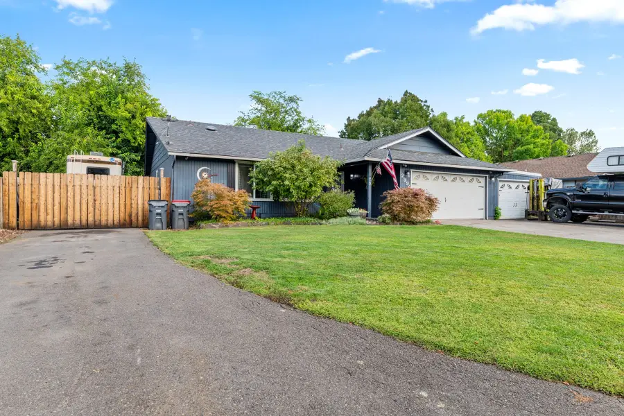 2994 Hawaiian Avenue, Medford, OR 97504 - #2