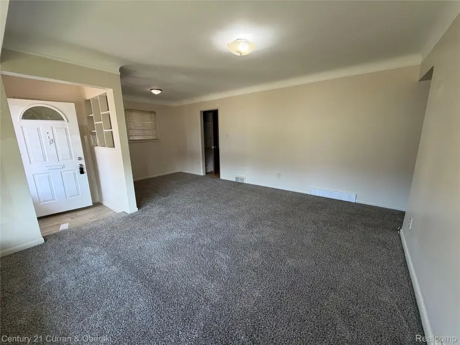 8586 Salem Lane, Dearborn Heights, MI 48127 - #2