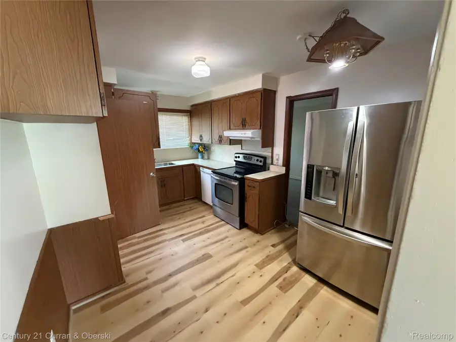 8586 Salem Lane, Dearborn Heights, MI 48127 - #3