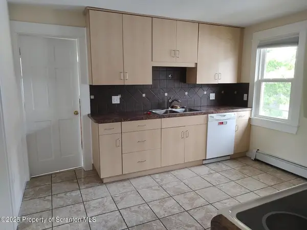 610 Avery Place #2nd Flr, Dunmore, PA 18512